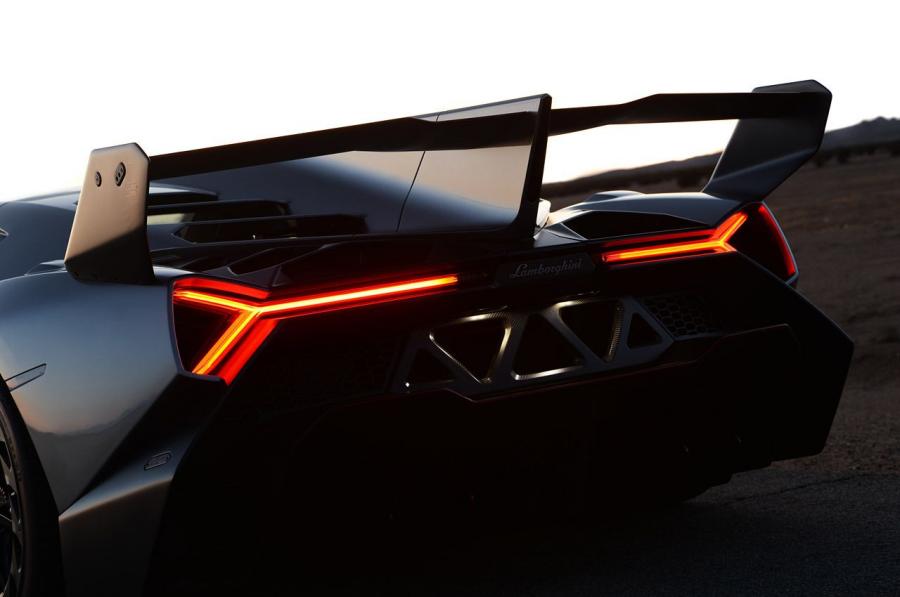  Lamborghini Veneno 2014 года  (фото 35 из 61)